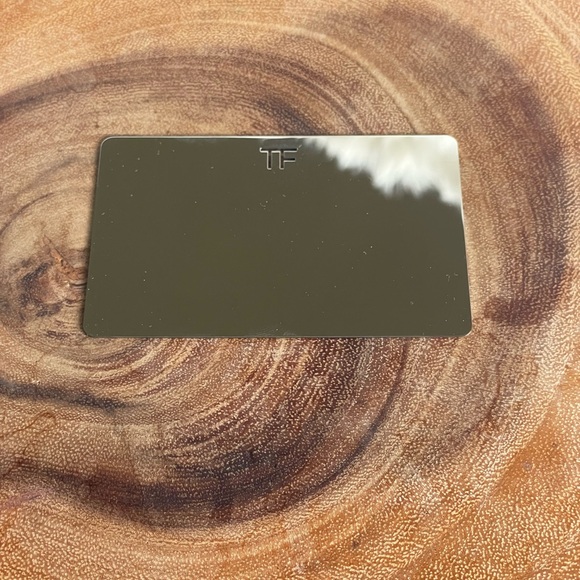 Tom Ford Limited Edition Baby Pink Card Holder with pocket mirror - Picture 3 of 4